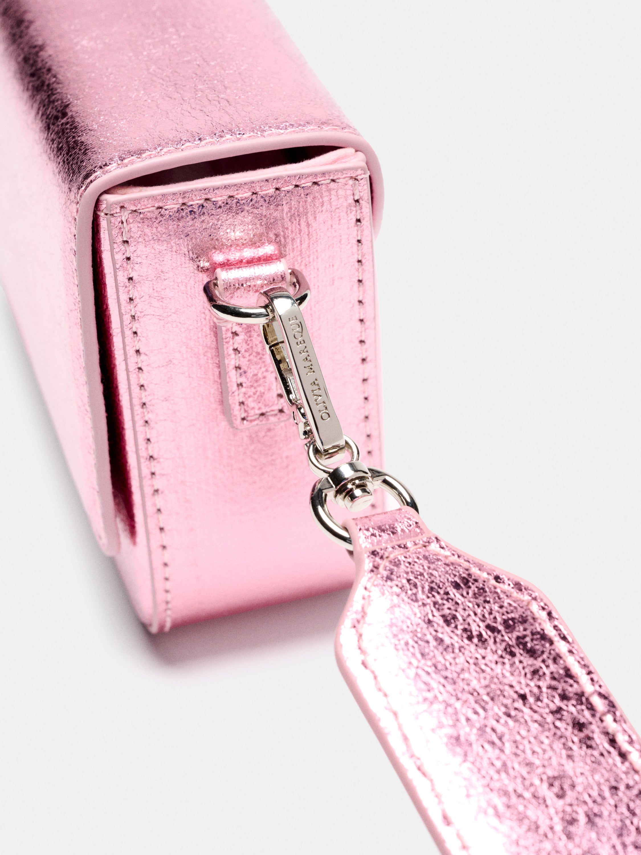 Pantone METALLIC PINK