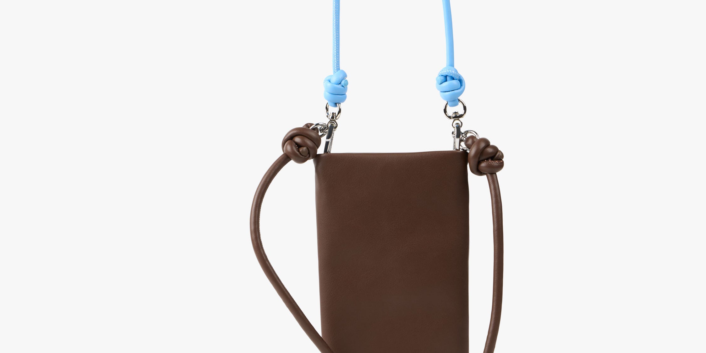 Renata-bolso-azul_01_2058a956-fc3e-4d3d-b1a4-494e9435cdf8.jpg
