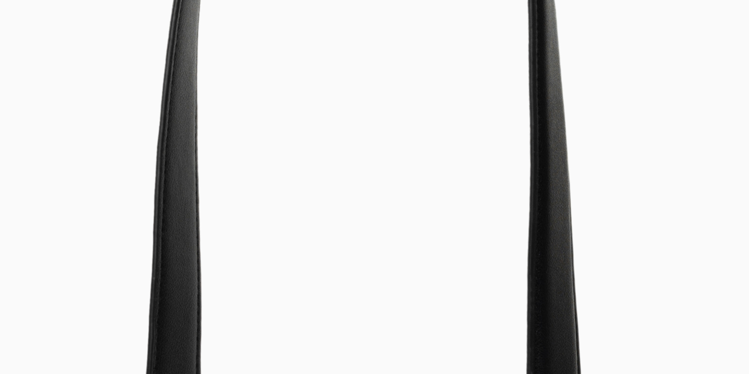 cadena-piel-plana-bandolera-negro-pantone.png